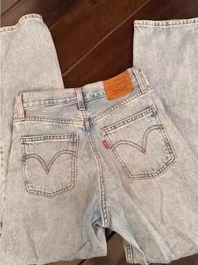 Levi's Striaght Leg Jeans 24 x 27